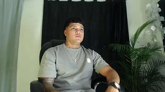 Snapshot of Boyhot_00 chatting on February 10, 3:49 am Boyhot 00 online show from February 10, 3:49 am