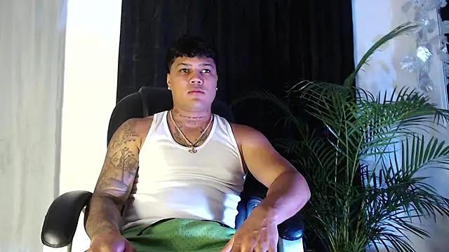 Snapshot of Boyhot_00 chatting on February 1, 3:38 am Boyhot 00 online show from February 1, 3:38 am