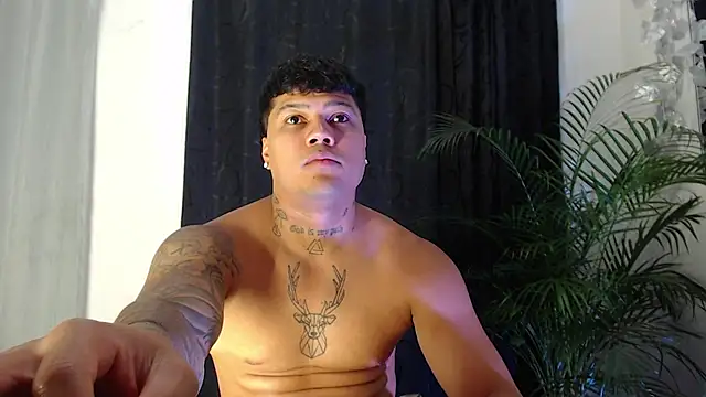 Snapshot of Boyhot_00 chatting on February 3, 6:40 am Boyhot 00 online show from February 3, 6:40 am