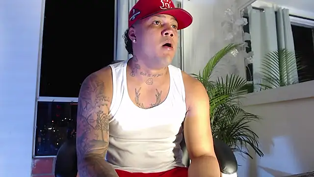 Snapshot of Boyhot_00 chatting on January 15, 2:26 am Boyhot 00 online show from January 15, 2:26 am