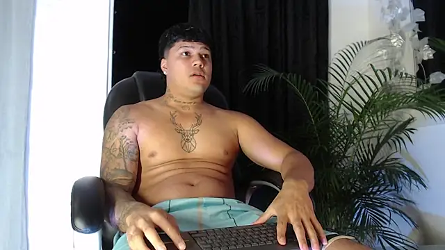 Snapshot of Boyhot_00 chatting on February 2, 3:38 am Boyhot 00 online show from February 2, 3:38 am