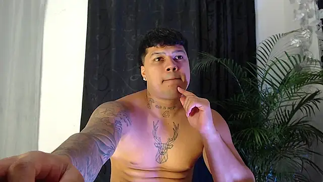 Snapshot of Boyhot_00 chatting on February 3, 6:22 am Boyhot 00 online show from February 3, 6:22 am