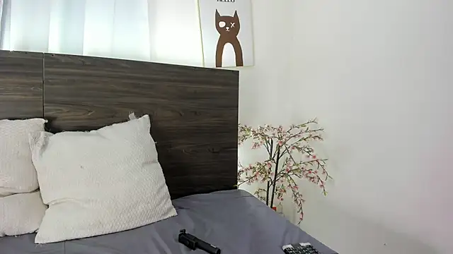 Brianna Maya online show from March 10, 9:30 pm