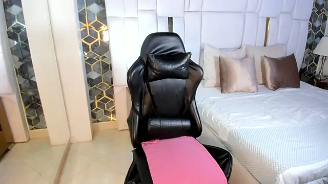 emily parks666 online show from March 6, 10:05 pm