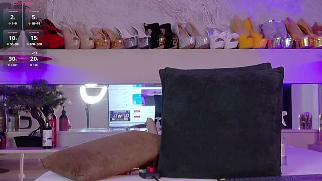 Snapshot of Natashaa-bluer chatting on May 8, 12:42 pm Natashaa-bluer online show from May 8, 12:42 pm
