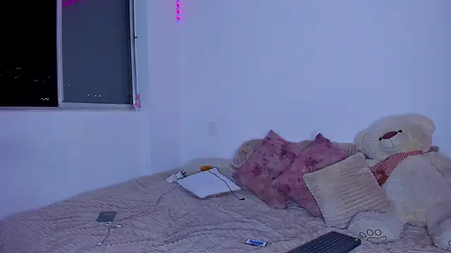 Snapshot of majo_gallego chatting on December 17, 12:48 am majo gallego online show from December 17, 12:48 am