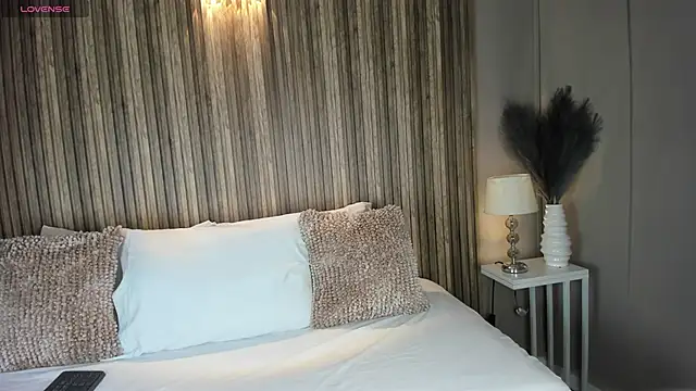 Snapshot of VanneCamiel chatting on November 5, 11:35 am VanneCamiel online show from November 5, 11:35 am