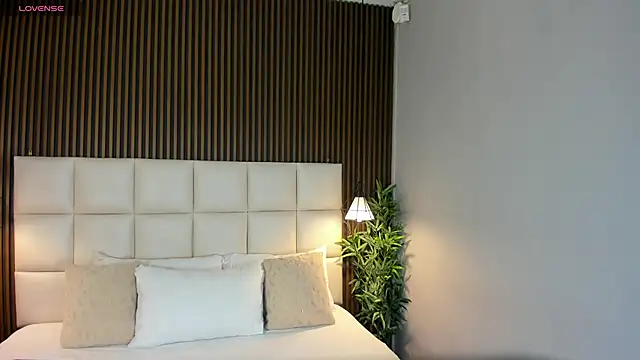 Snapshot of VanneCamiel chatting on December 2, 11:34 am VanneCamiel online show from December 2, 11:34 am