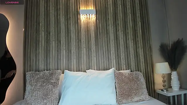 Snapshot of VanneCamiel chatting on November 8, 11:36 am VanneCamiel online show from November 8, 11:36 am