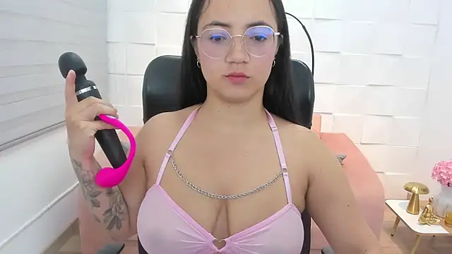 Sasha Grace online show from June 3, 1:23 pm