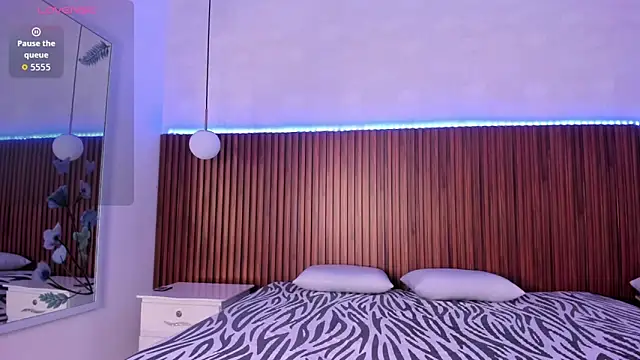 Snapshot of Foxy_Kylie chatting on February 20, 8:00 pm Foxy Kylie online show from February 20, 8:00 pm