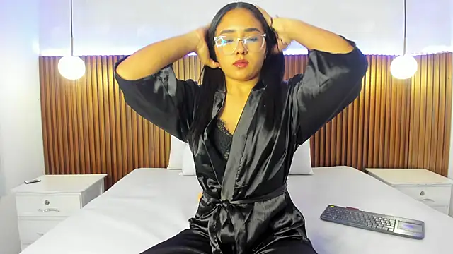 Snapshot of Foxy_Kylie chatting on October 18, 7:49 pm Foxy Kylie online show from October 18, 7:49 pm