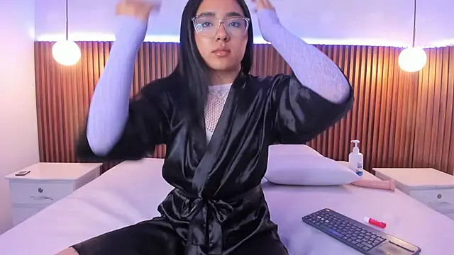 Foxy Kylie online show from November 4, 7:50 pm