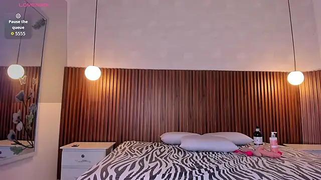 Snapshot of Foxy_Kylie chatting on February 17, 8:06 pm Foxy Kylie online show from February 17, 8:06 pm