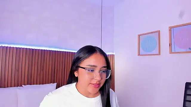 Snapshot of Foxy_Kylie chatting on October 11, 8:21 pm Foxy Kylie online show from October 11, 8:21 pm