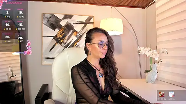 Snapshot of indigo_wild_ chatting on May 8, 3:54 am indigo wild online show from May 8, 3:54 am
