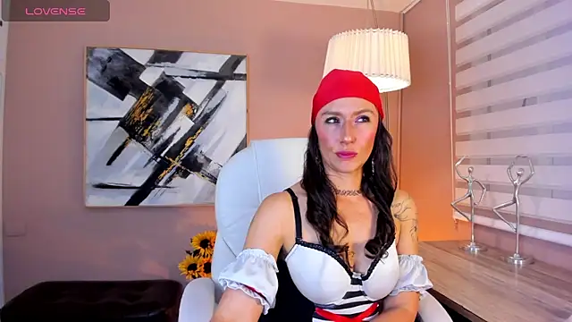 Snapshot of indigo_wild_ chatting on October 31, 1:13 am indigo wild online show from October 31, 1:13 am