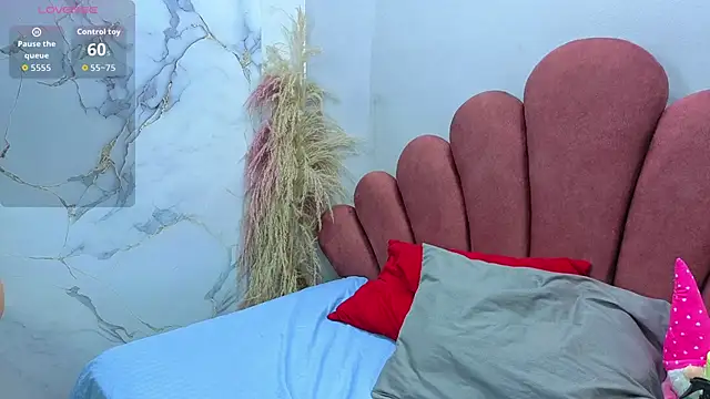 CHIARAJJONES online show from November 26, 1:44 pm