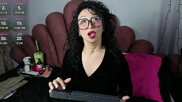 CHIARAJJONES online show from January 9, 12:34 pm