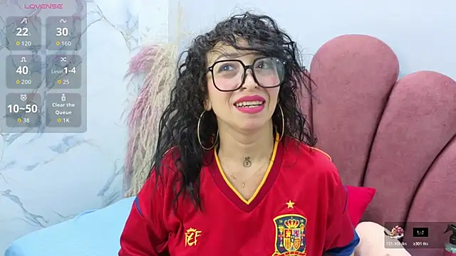 CHIARAJJONES online show from November 12, 1:15 pm