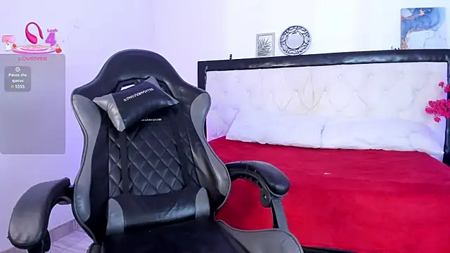 Sara Roades online show from November 29, 7:03 pm