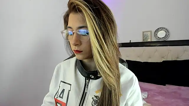 Sara Roades online show from November 26, 7:47 pm