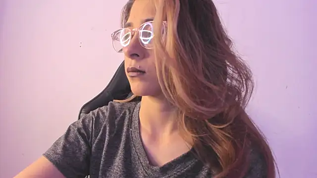 Sara Roades online show from November 12, 7:51 pm