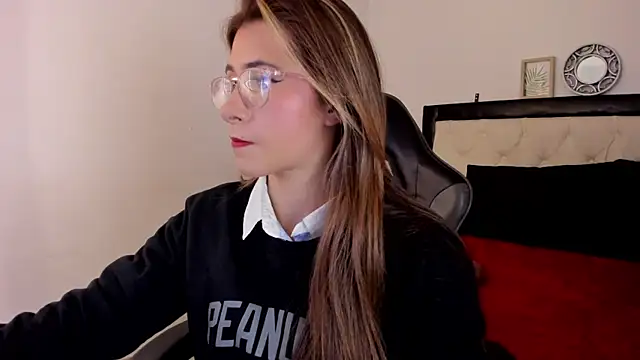 Sara Roades online show from November 27, 8:53 pm