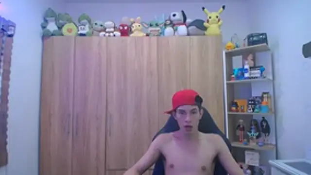 Snapshot of Pride_couple chatting on June 5, 7:41 pm Pride couple online show from June 5, 7:41 pm