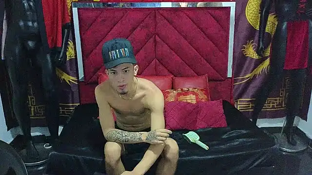 Pride couple online show from October 17, 11:28 pm