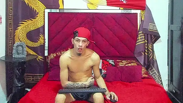 Pride couple online show from January 7, 11:32 pm