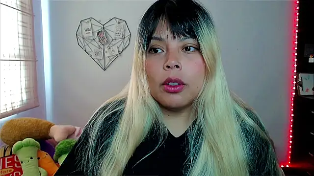 EllieMoonX online show from December 17, 5:29 pm