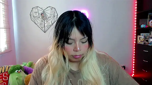 EllieMoonX online show from March 10, 6:45 pm