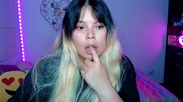 EllieMoonX online show from April 10, 11:23 pm