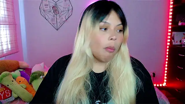 EllieMoonX online show from December 3, 9:25 pm