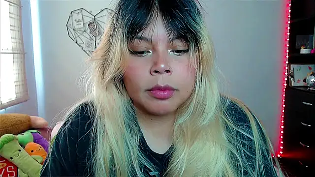 EllieMoonX online show from November 18, 3:15 pm