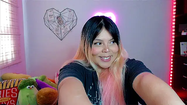 EllieMoonX online show from February 8, 8:50 pm