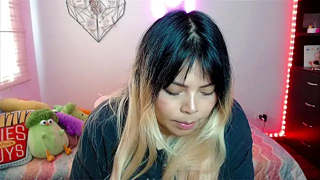 EllieMoonX online show from March 4, 7:54 pm