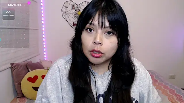 Snapshot of EllieMoonX chatting on June 6, 11:54 pm EllieMoonX online show from June 6, 11:54 pm