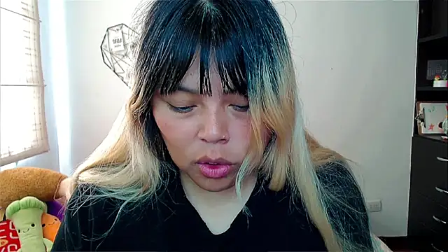 EllieMoonX online show from December 19, 1:13 pm