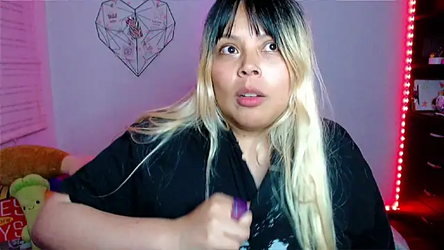 EllieMoonX online show from December 20, 1:19 am