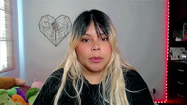 EllieMoonX online show from November 17, 3:05 pm