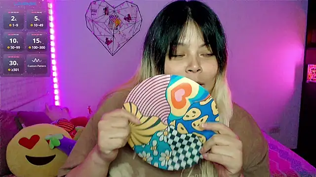 EllieMoonX online show from April 21, 11:55 pm