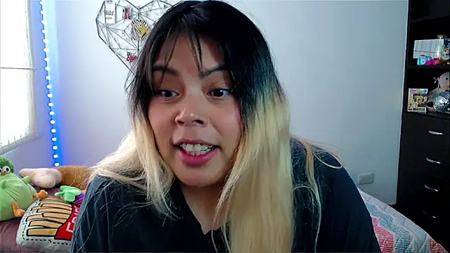 EllieMoonX online show from March 31, 9:39 pm