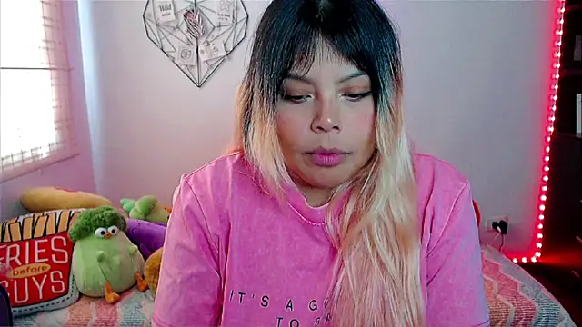 EllieMoonX online show from February 17, 8:17 pm