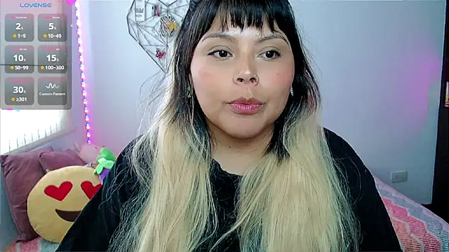 EllieMoonX online show from April 29, 9:10 pm