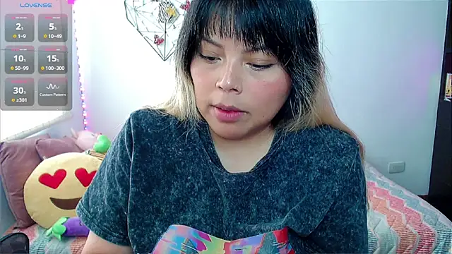 EllieMoonX online show from April 28, 2:21 pm