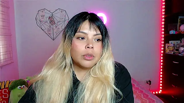 EllieMoonX online show from March 16, 8:55 pm