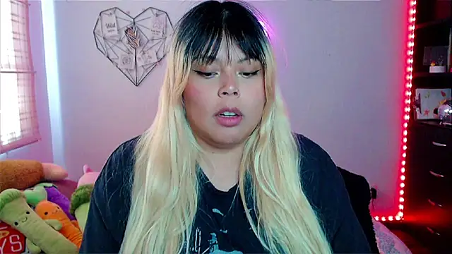 Snapshot of EllieMoonX chatting on November 12, 7:51 pm EllieMoonX online show from November 12, 7:51 pm