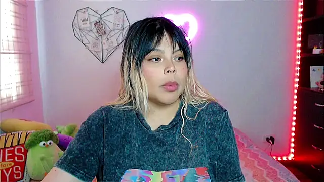 EllieMoonX online show from February 20, 9:50 pm